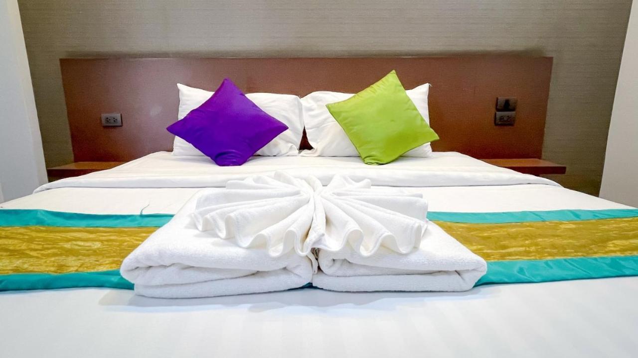 The S.G Hotel Бурирам Екстериор снимка
