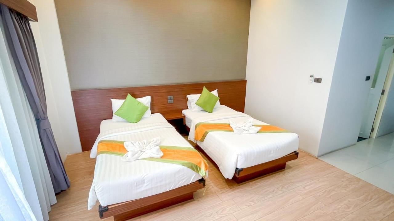 The S.G Hotel Бурирам Екстериор снимка