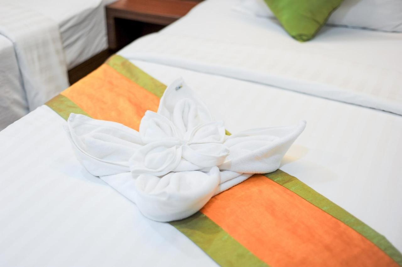 The S.G Hotel Бурирам Екстериор снимка