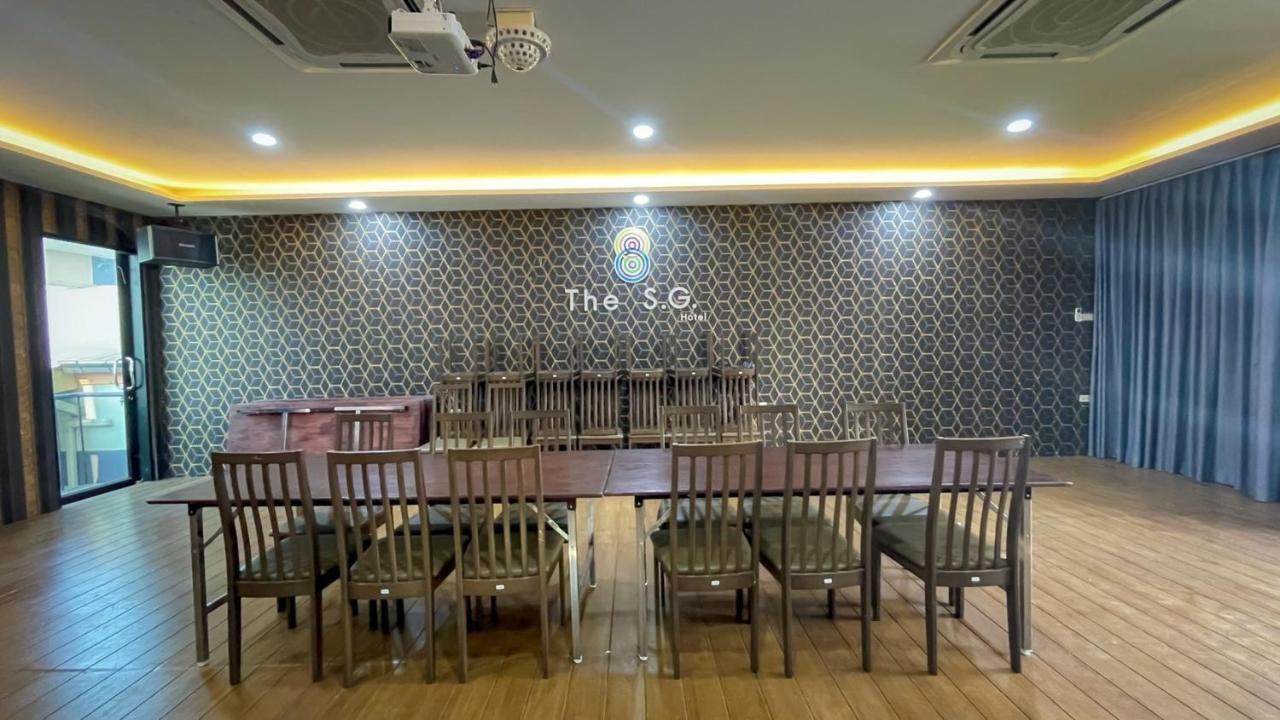 The S.G Hotel Бурирам Екстериор снимка