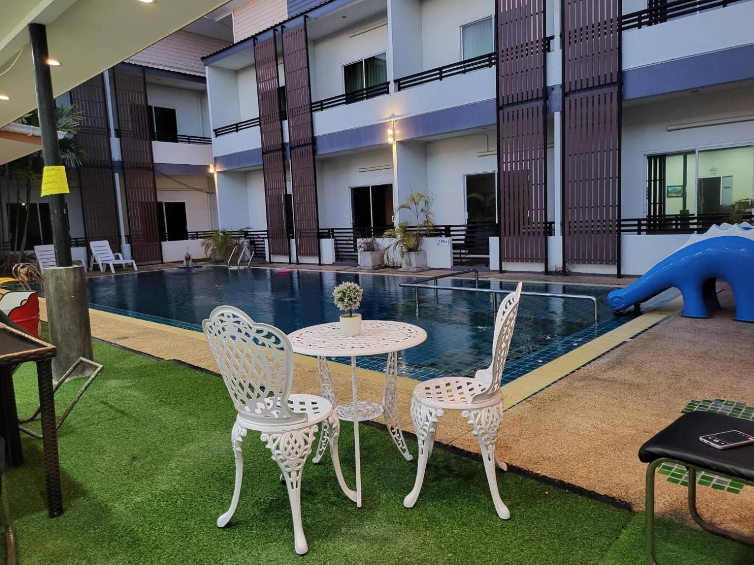 The S.G Hotel Бурирам Екстериор снимка